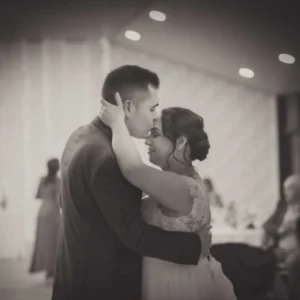 10% DE DESCUENTO DIRECTO EN TU VESTIDO DE NOVIA O MADRINA EN EN TU VISITA